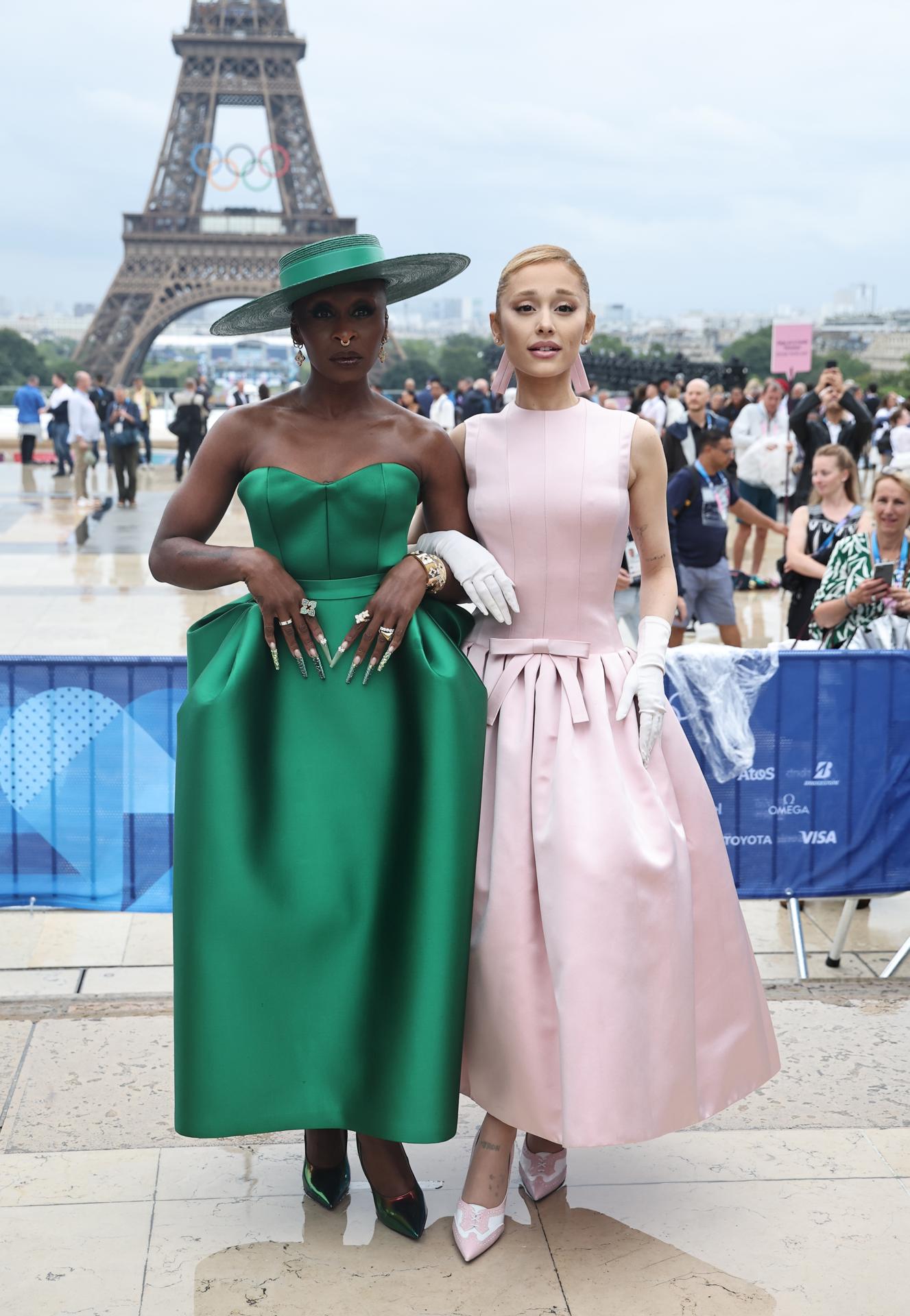 Ariana Grande y Cynthia Erivo inspiran sus looks en los personajes de Wicked.