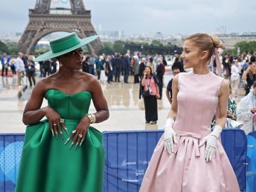 Ariana Grande y Cynthia Erivo en la inauguración de los Juegos Olímpicos.