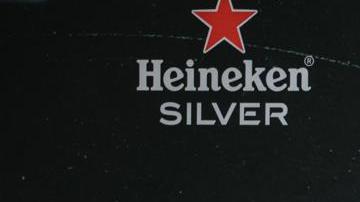 Blake Lively y Gigi Hadid lucen trajes inspirados en los héroes de Marvel.