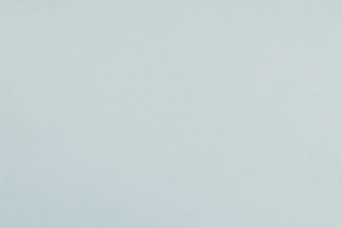 Usa sombreros y evita la exposición constante al sol para no dañar tu cabello en el verano.