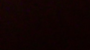 Usa perfumes con olor a coco durante la llegada del verano.