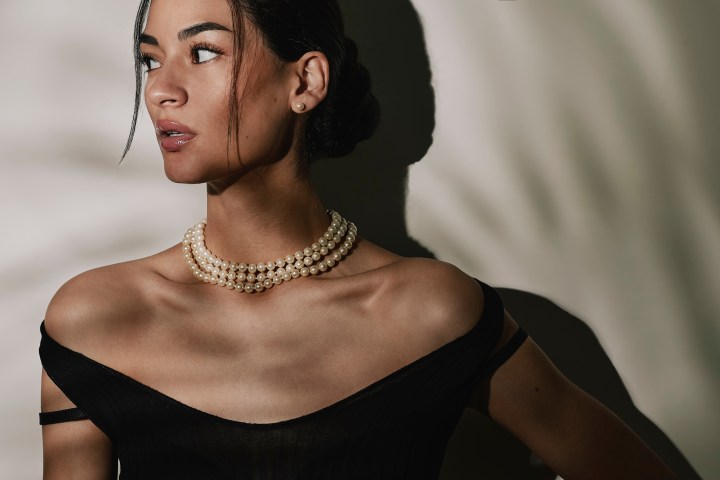 Mejora tus looks de la temporada al usar collares cascada.