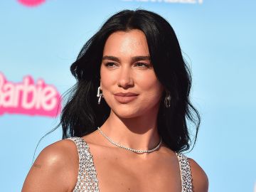 Dua Lipa es la imagen del nuevo perfume de YSL Beauty.