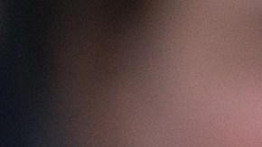 Kendall Jenner destaca con una chaqueta vintage de estilo racing.