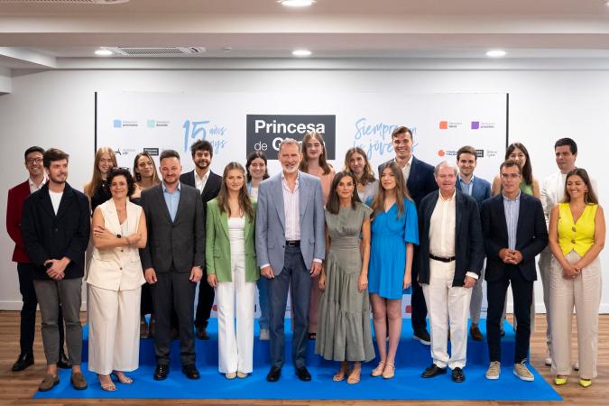 La princesa Leonor, el Rey Felipe VI, la Reina Letizia y la Infanta Sofía durante el encuentro que han mantenido con los miembros del Consejo Asesor Joven este miércoles en Lloret.