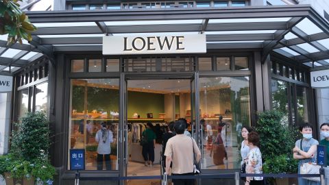 Loewe es la firma más ardiente del momento según las estadísticas de los consumidores y su desenvolvimiento.