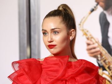 Miley Cyrus es la encargada de presentar el nuevo perfume de Gucci.