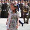 La reina Letizia luce un nuevo vestido de flores ideal para el verano.