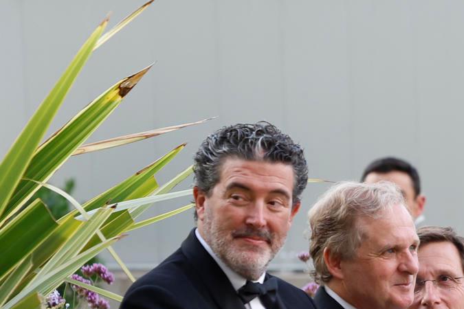 La reina Letizia luce un vestido de la firma Self-Portrait.