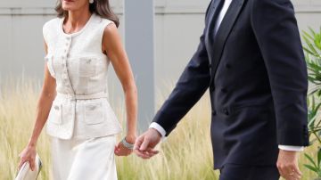 La reina Letizia acudió a los Premios de Periodismo en Madrid con un elegante look.