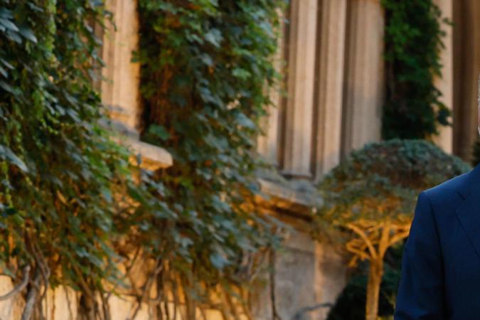 Los reyes Felipe y Letizia y la reina Sofía durante la recepción con representantes de la sociedad balear que se celebra este lunes en el Palacio de Marivent, en Palma de Mallorca. 