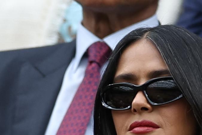 Salma Hayek acude al torneo de tenis en Wimbledon.