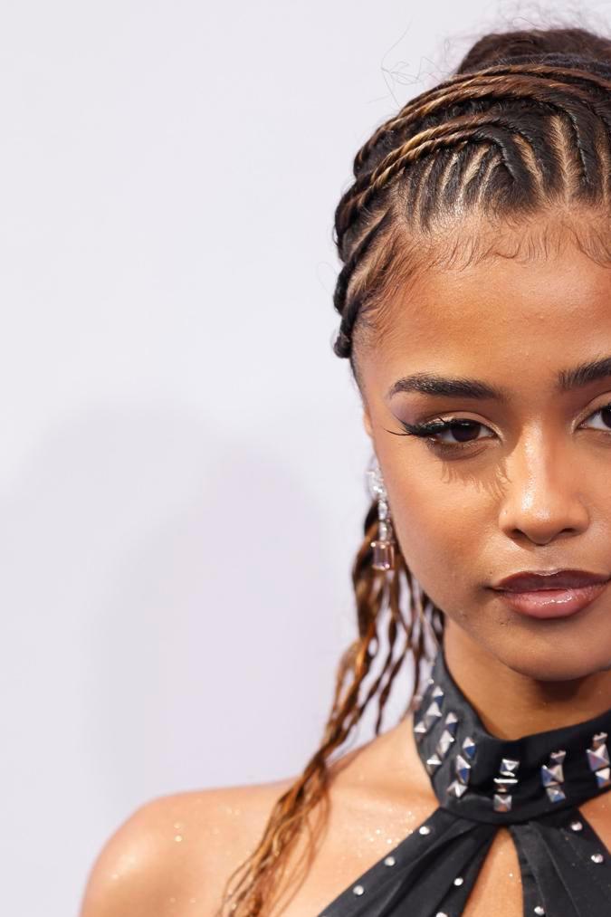 Tyla asiste a la alfombra azul de los BET Awards 2024