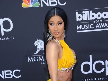 Cardi B reveló en redes sociales que se encuentra en la espera de su tercer bebé.