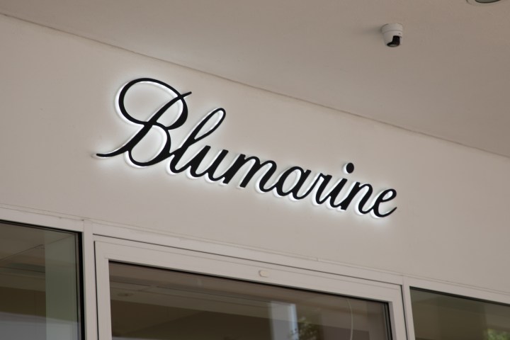 Blumarine tiene un nuevo director creativo para su próxima colección.