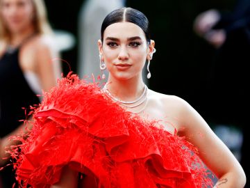 Dua Lipa celebró su cumpleaños al imponer su propio estilo.