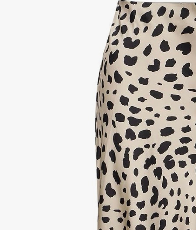 Falda satinada de Soowalaoo disponible en Amazon.