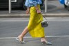 Las faldas satinadas vuelven a las tendencias de la moda para la temporada.