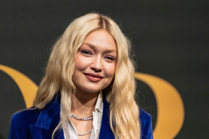 Gigi Hadid revela el nuevo perfume de la firma Rabanne.