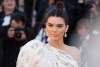 Kendall Jenner destaca con los zapatos clásicos en tendencia.