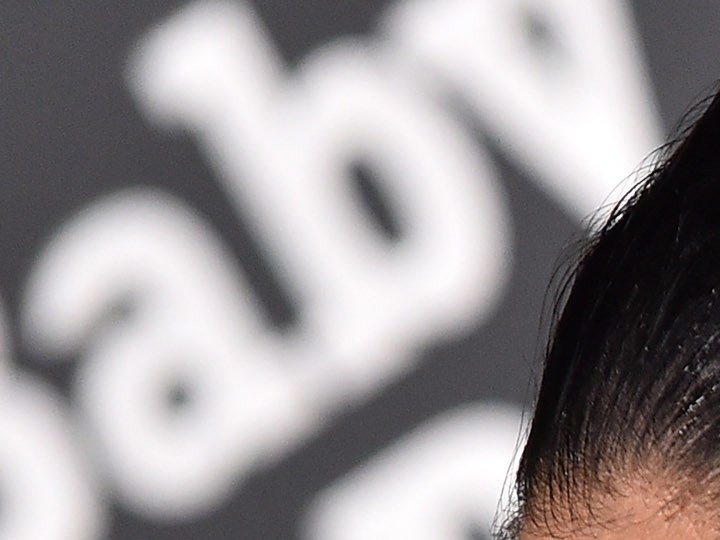 Kylie Jenner luce el diseño de uñas ideal para las cumpleañeras.