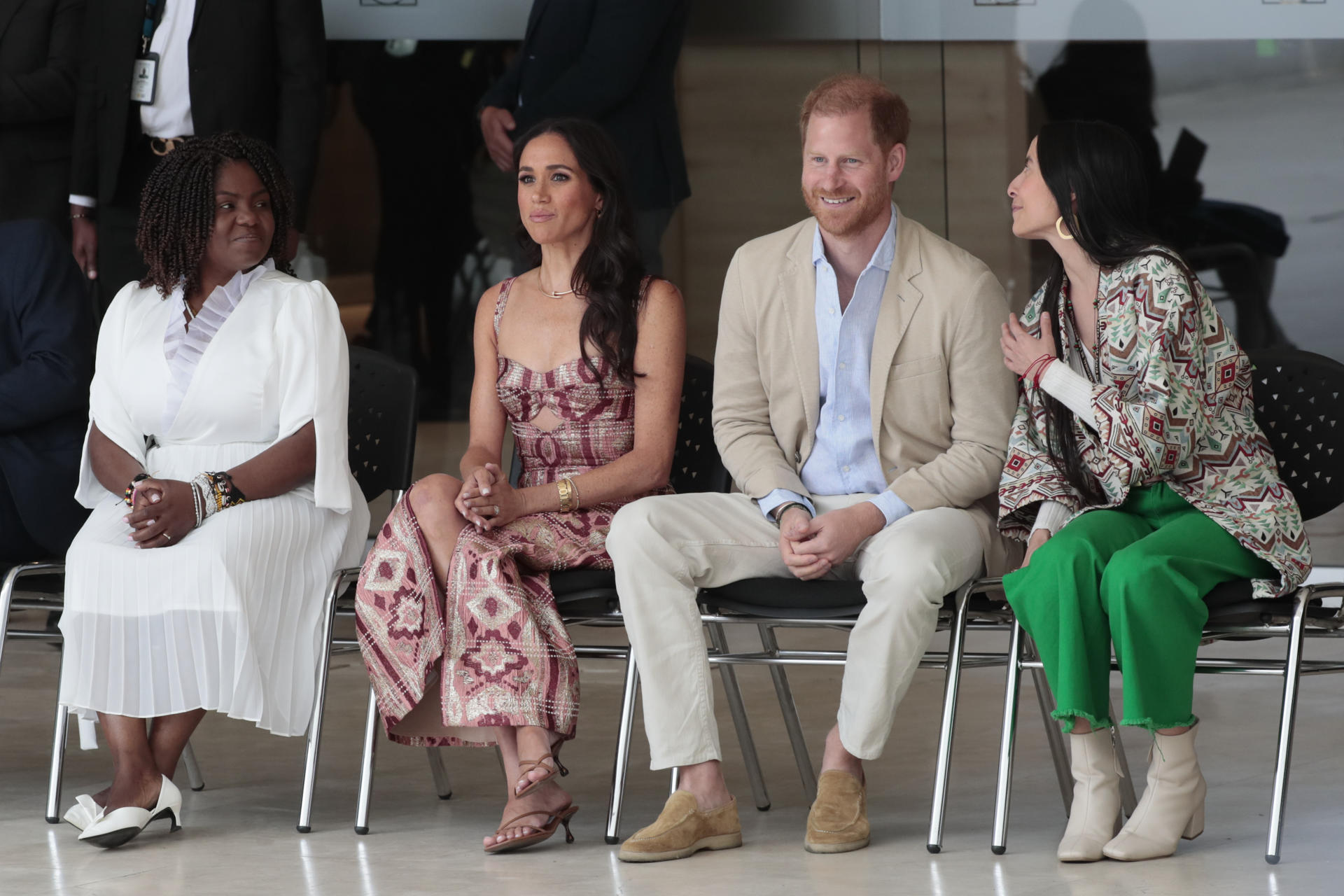 El príncipe Enrique y Meghan Markle, asisten a un acto junto a la vicepresidenta de Colombia, Francia Márquez, en Bogotá.