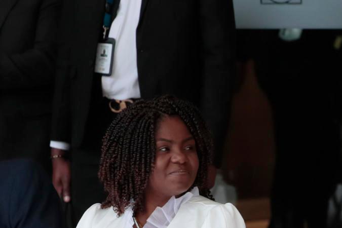 El príncipe Enrique y Meghan Markle, asisten a un acto junto a la vicepresidenta de Colombia, Francia Márquez, en Bogotá.