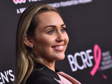 Miley Cyrus se convierte en la leyenda más joven de Disney.