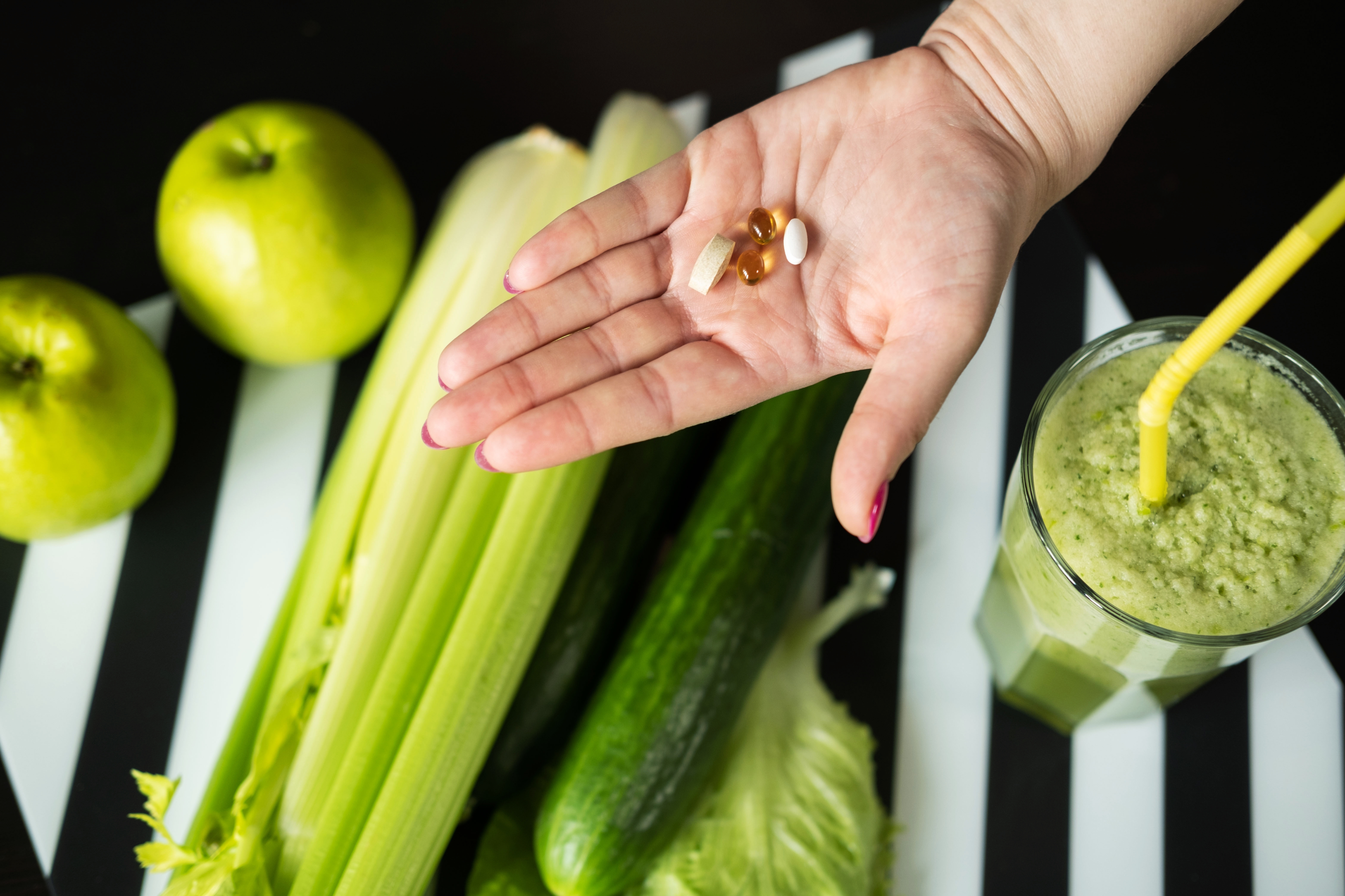 La vitamina A se encuentra disponible en alimentos y suplementos.