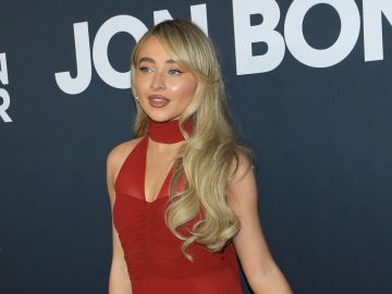 Sabrina Carpenter es la nueva imagen en la portada de Paper.