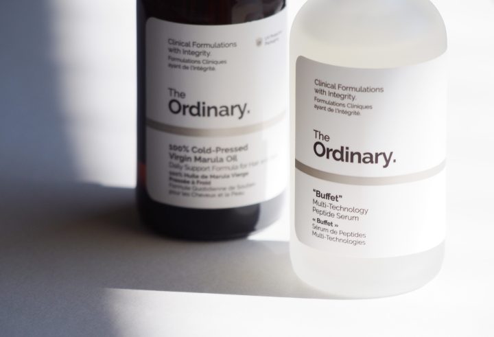 The Ordinary presenta sus productos para el cuidado de la piel del cuerpo.