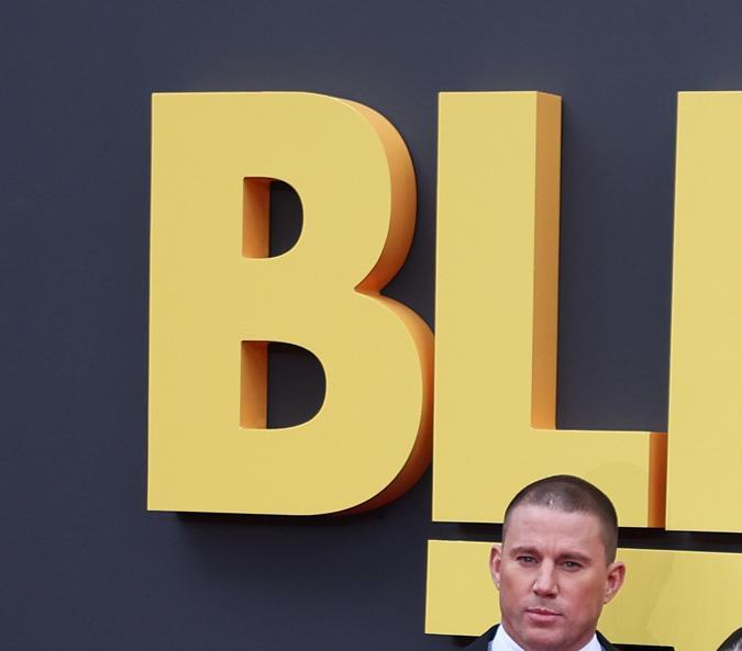 El actor estadounidense Channing Tatum, la directora de cine, escritora y productora estadounidense Zoe Kravitz y la actriz británica Naomi Ackie asisten al estreno cinematográfico de 'Blink Twice' en Leicester Square en Londres.