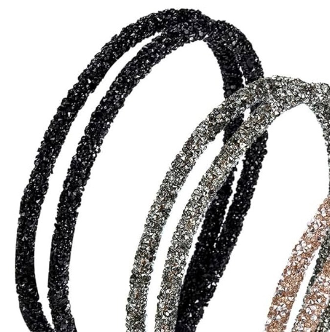 Diadema con pedrería disponible en Amazon.