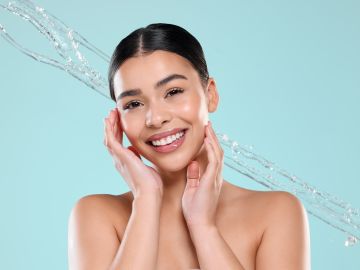 Mejora el cuidado de tu piel al realizar el nuevo método de exfoliación que se viraliza en redes.