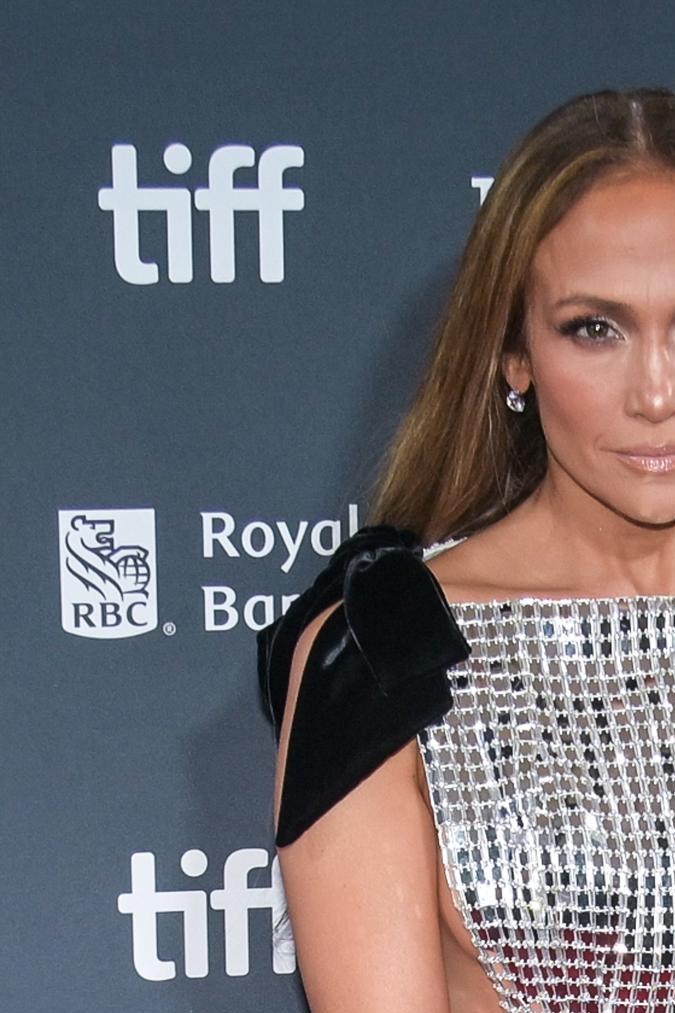 Jennifer Lopez en la alfombra roja del Festival Internacional de Cine de Toronto.