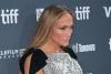 Jennifer López acude al Festival de Cine en Toronto con un sensual atuendo.
