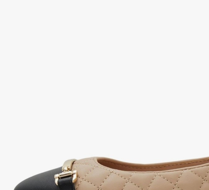 Bailarinas con puntera negra disponibles en Amazon.