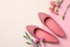 Mejora tus looks de otoño al usar las zapatillas de bailarinas en tendencia.
