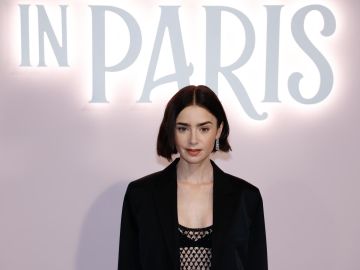 Lily Collins usó el corte en tendencia para interpretar a Emily en París.