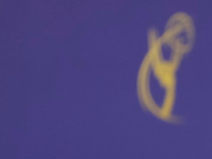 Selena Gomez destaca con su vestido más elegante en los premios Emmy.