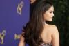 Selena Gomez destaca con su vestido más elegante en los premios Emmy.