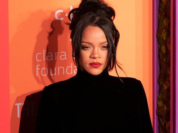 Rihanna lleva sus productos para el cabello a Londres.