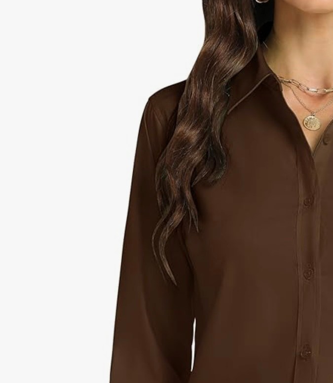 Camisa con botones disponible en Amazon.