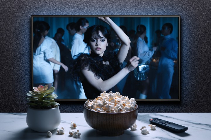 Wednesday es la inspiración de Crocs para su nuevo lanzamiento.