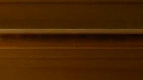 La reina Letizia luce un vestido negro de una colección sostenible de H&M.