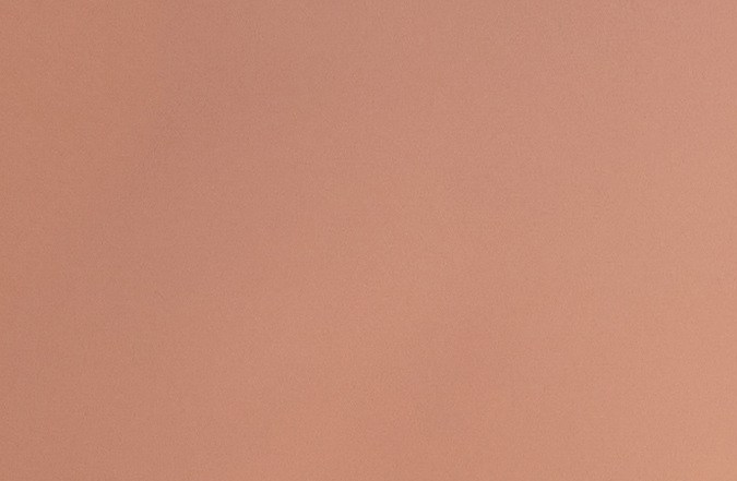 Hidrata tu cabello constantemente y evita las herramientas de calor para reducir el frizz.