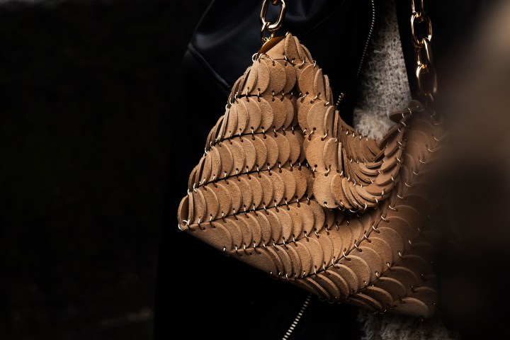 Rabanne presentó un exclusivo bolso en su nueva colección Primavera/Verano 2025.