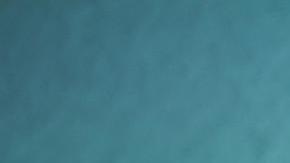 Lady Gaga destaca con un look monocromático en rojo en el estreno de Joker 2.