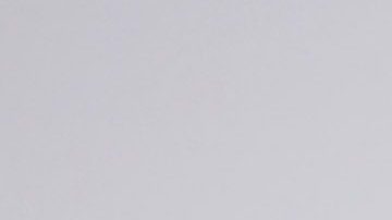 Bella Hadid desfiló en el nuevo show de Yves Saint Laurent.