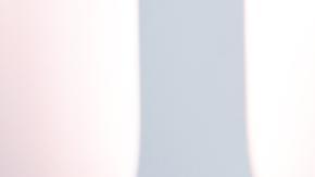 Lily Collins destacó con un nuevo look italiano de Versace.